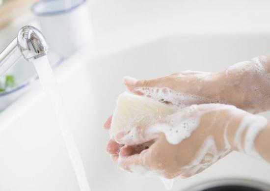 Зачем мыть руки с мылом?